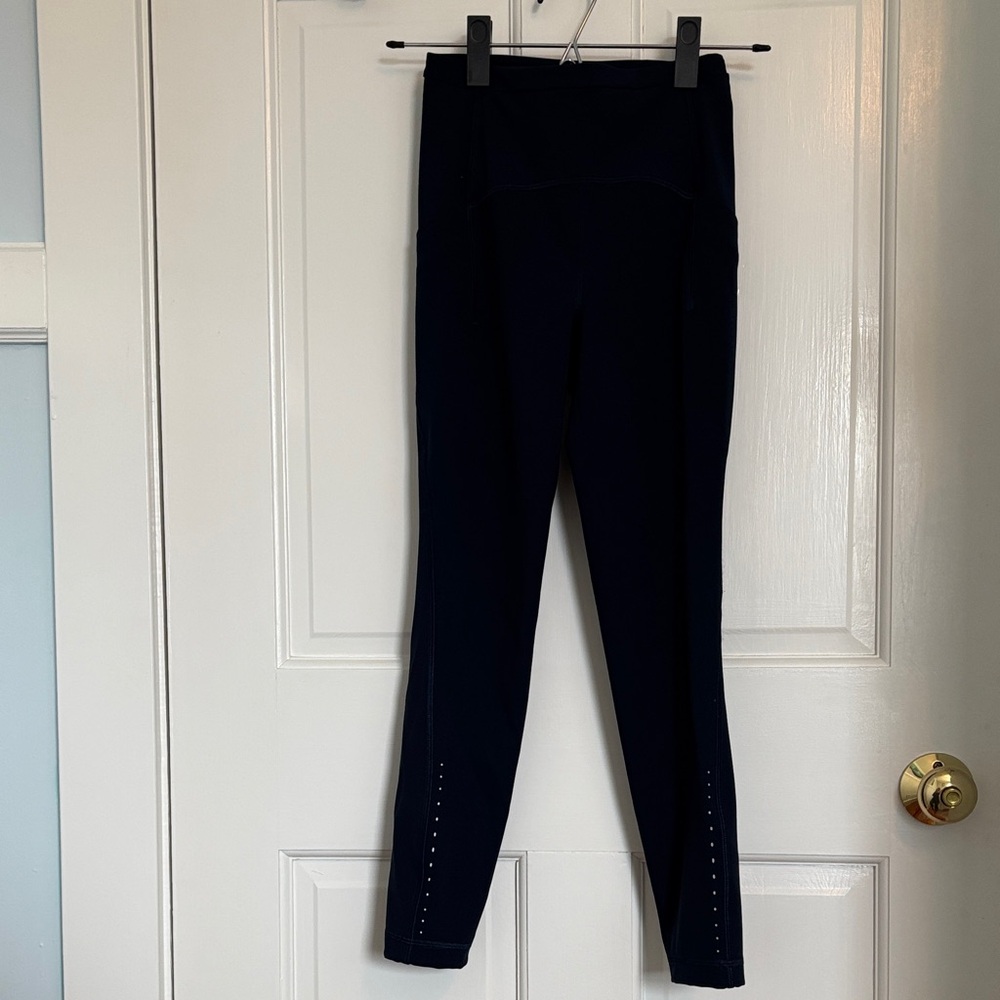 Lululemon Navy Women's crop Leggings. Never worn!
